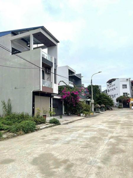 BÁN NHÀ 3 TẦNG KDC BỜ AO SƯ PHẠM CŨ, QUANG TRUNG TP THÁI NGUYÊN