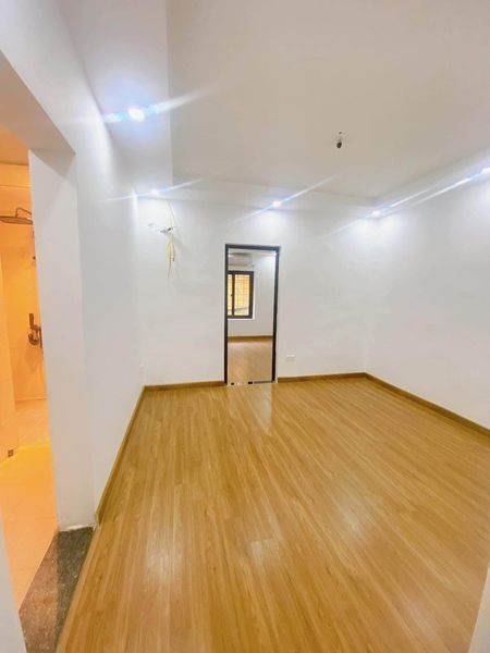 CẦN BÁN CĂN HỘ TẬP THỂ MẶT PHỐ THÁI THỊNH - 2 MẶT THOÁNG - 2 NGỦ -2VS