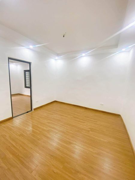 CẦN BÁN CĂN HỘ TẬP THỂ MẶT PHỐ THÁI THỊNH - 2 MẶT THOÁNG - 2 NGỦ -2VS