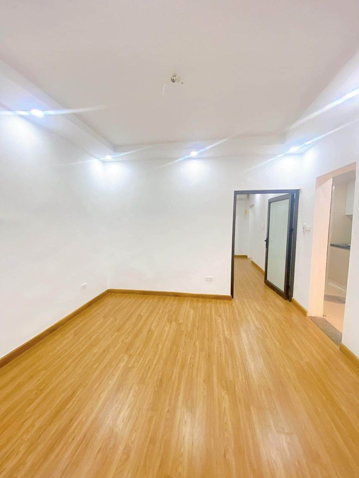 CẦN BÁN CĂN HỘ TẬP THỂ MẶT PHỐ THÁI THỊNH - 2 MẶT THOÁNG - 2 NGỦ -2VS