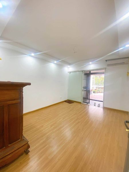 CẦN BÁN CĂN HỘ TẬP THỂ MẶT PHỐ THÁI THỊNH - 2 MẶT THOÁNG - 2 NGỦ -2VS