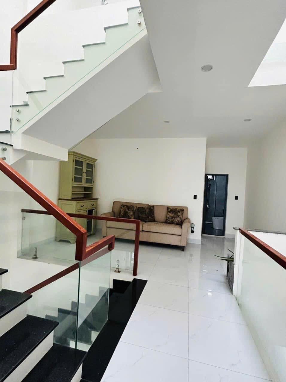 Cho thuê nhà 1 trệt 2 lầu hẻm Nguyễn Đức Thuận,Hiệp Thành - TDM- Bình Dương.