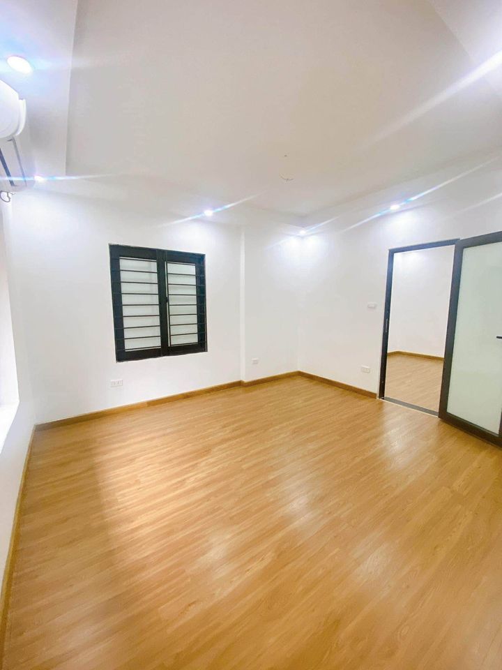 CẦN BÁN CĂN HỘ TẬP THỂ MẶT PHỐ THÁI THỊNH - 2 MẶT THOÁNG - 2 NGỦ -2VS
