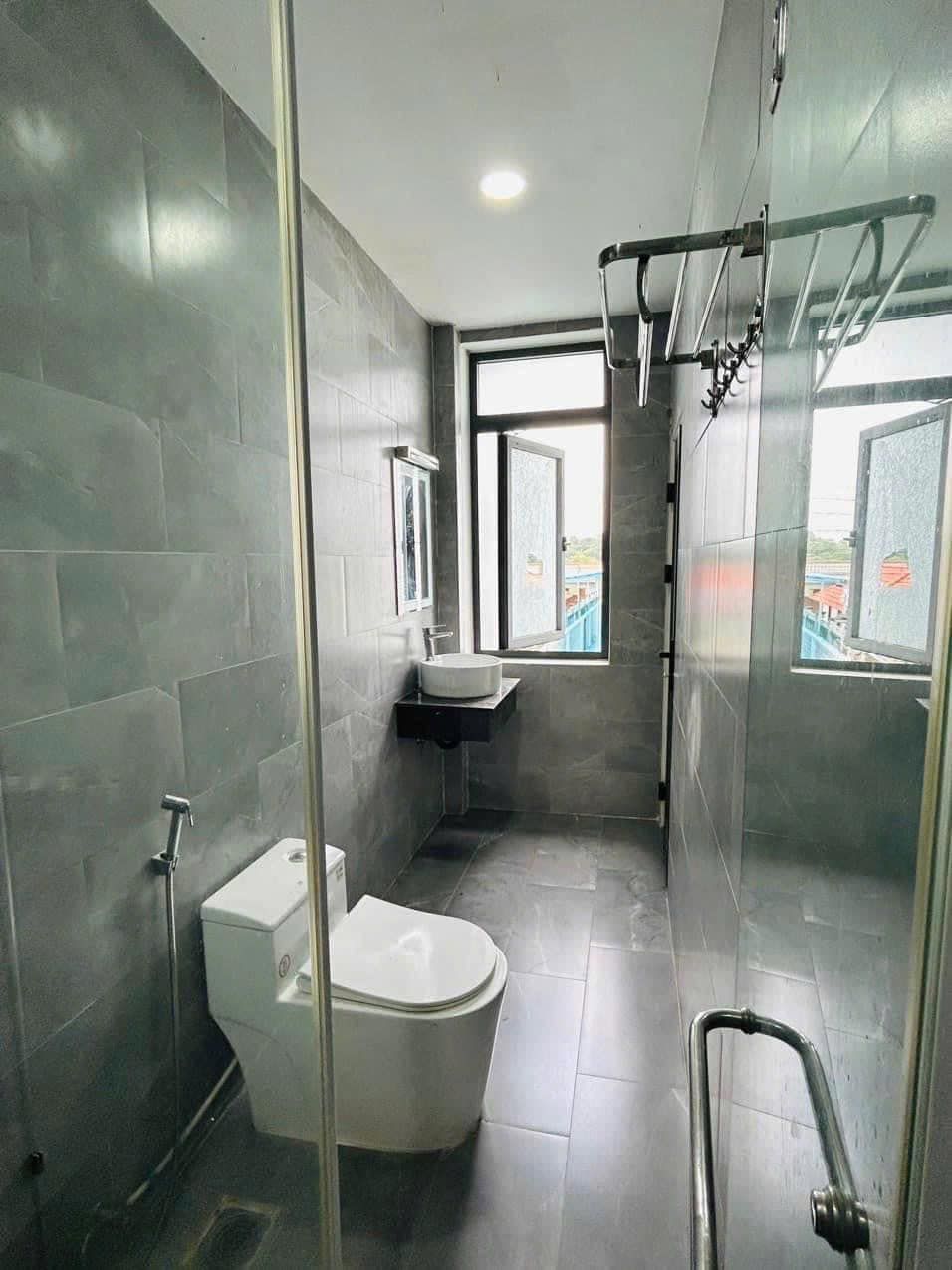 Cho thuê nhà 1 trệt 2 lầu hẻm Nguyễn Đức Thuận,Hiệp Thành - TDM- Bình Dương.