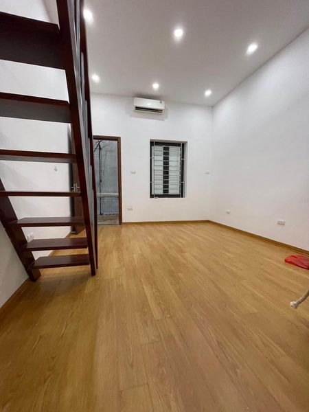 CẦN BÁN CĂN HỘ TẬP THỂ TẦNG 2 NGUYỄN CHÍ THANH , VỊ TRÍ TRUNG TÂM ĐỐNG ĐA