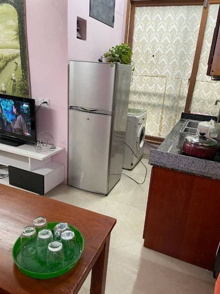 Cho thuê căn hộ 2PN tầng 2 tại 52/75 đường Hồng Hà, Phúc Xá, Ba Đình, HN. Có thang máy