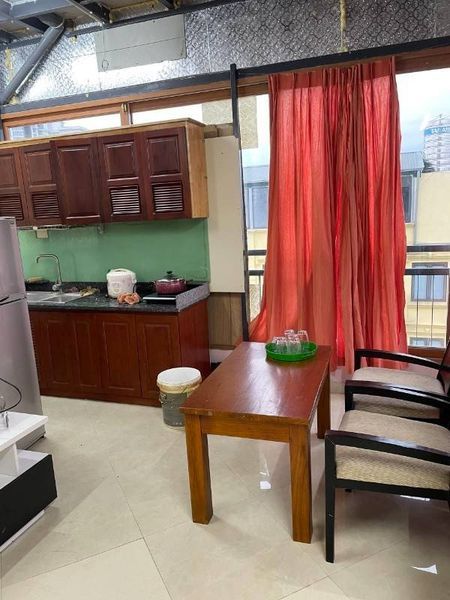Cho thuê căn hộ 2PN tầng 2 tại 52/75 đường Hồng Hà, Phúc Xá, Ba Đình, HN. Có thang máy