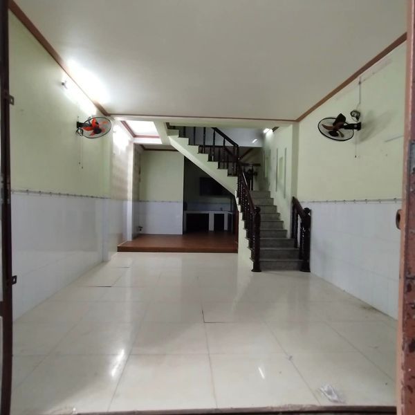 Nhà cho thuê nguyên căn khu vực Mỹ Bình nhà 1 trệt 1 lầu 2 phòng ngủ.