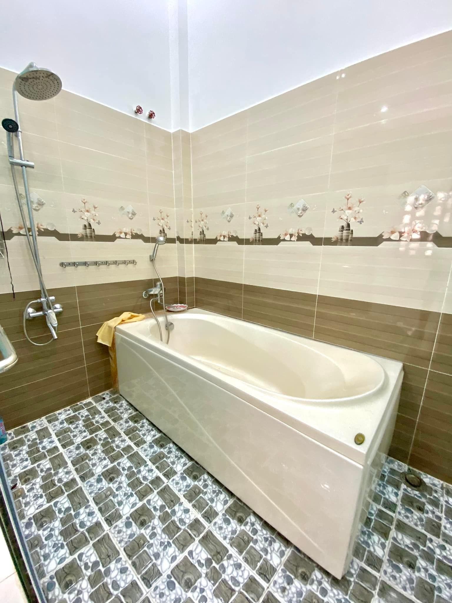 NHÀ MẶT TIỀN DT RỘNG VỊ TRÍ ĐẸP GẦN ĐẠI HỌC CÔNG NGHỆ BẾ VĂN ĐÀN P. AN HOÀ