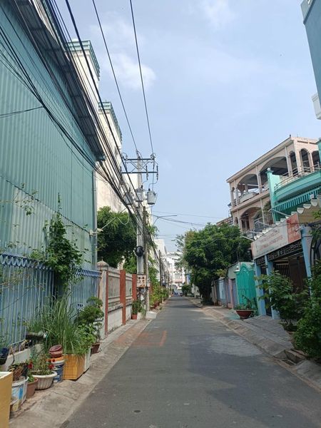 Nhà cho thuê nguyên căn khu vực Mỹ Bình nhà 1 trệt 1 lầu 2 phòng ngủ.