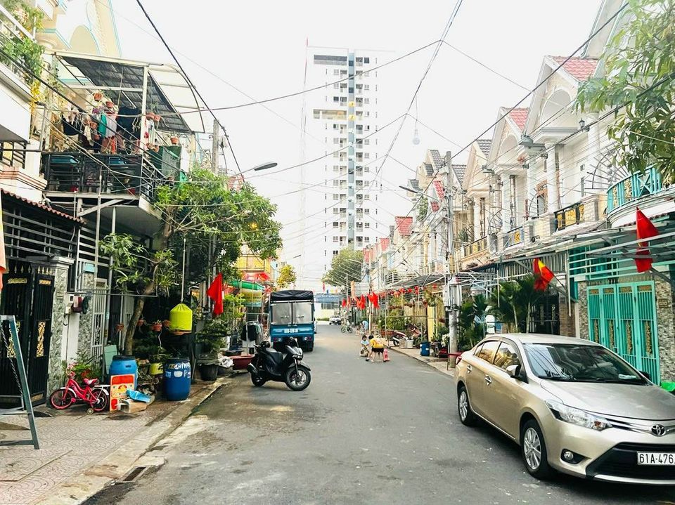 Giá:2ty950tr gặp chủ thương lượng Gần ngay Vincom plaza ngã tư 550 trung tâm tp Dĩ An BD