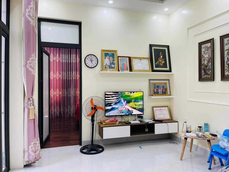 BÁN NHÀ RẺ HƠN GIÁ THỊ TRƯỜNG GẦN 1 TỶ Vị trí: tổ 12 quyết thắng, mặt đường nguyễn du