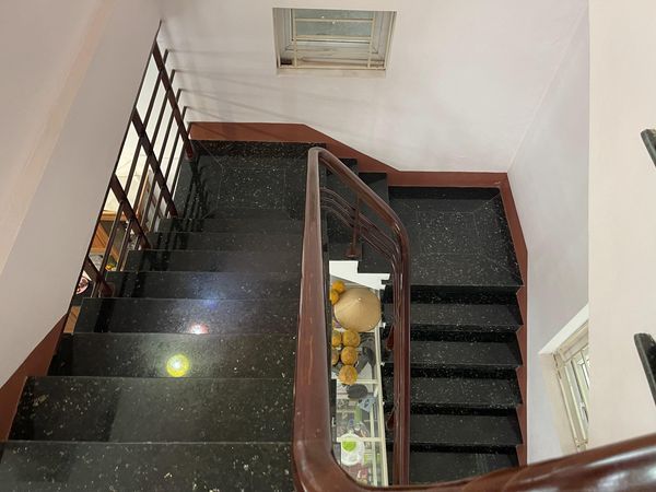 BÁN GẤP NHÀ ĐẸP Vị trí Ngã tư xe khách Sơn La Hướng Đông bắc