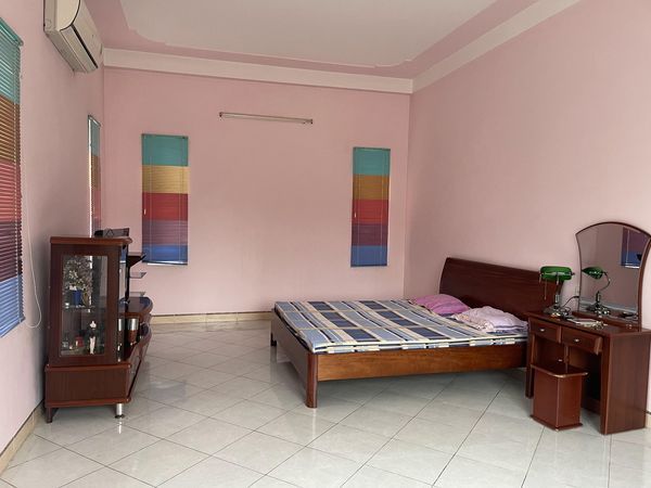 BÁN GẤP NHÀ ĐẸP Vị trí Ngã tư xe khách Sơn La Hướng Đông bắc