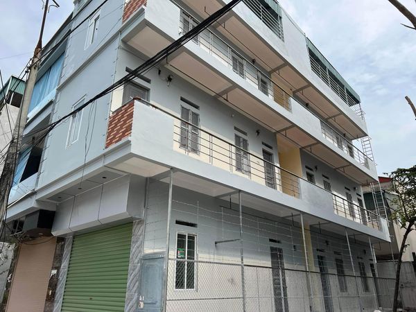 Bạn mình có căn nhà 4 tầng ở Phù Vân,gần đại học công nghiệp đang cho thuê.