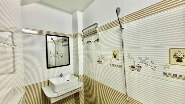 Nhà 3 tầng lô góc 2 mặt tiền Vĩnh Ngọc hẻm 543 Lương Đình Của ngay UBND xã Vĩnh Ngọc gần chợ