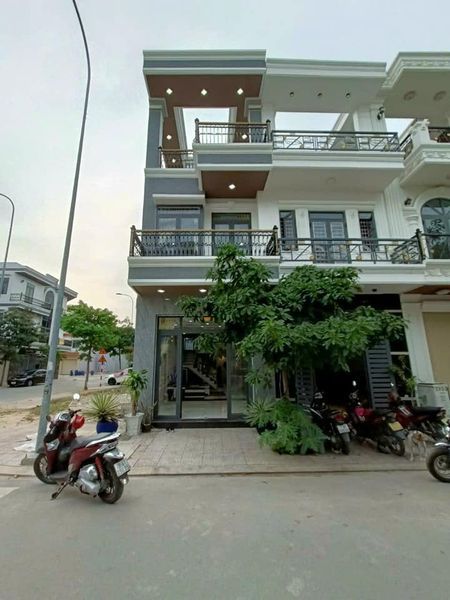 NHÀ SHR 2 LẦU 1TRỆT NẰM TRỤC CHÍNH TRUNG TÂM KD BUÔN BÁN Xây mới hoàn thiện Ngay ngã tư Bình Chuẩn
