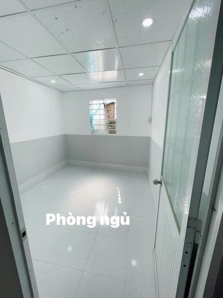 Cho thuê nhà hẻm gần Tư Tưởng, Bình Khánh, cách cầu quay 300m2