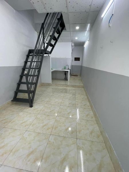 Cho thuê nhà hẻm gần Tư Tưởng, Bình Khánh, cách cầu quay 300m2