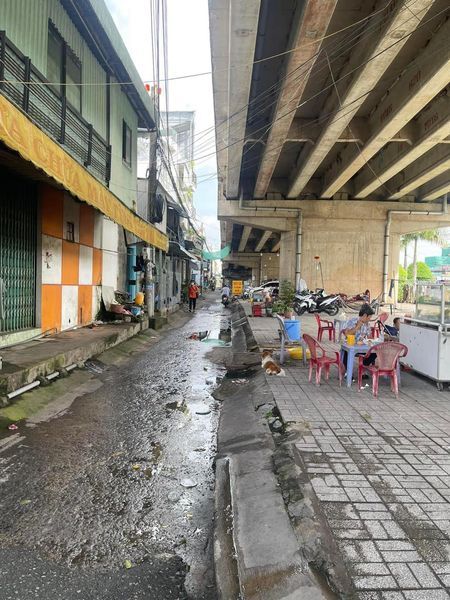 Cho thuê nhà hẻm gần Tư Tưởng, Bình Khánh, cách cầu quay 300m2