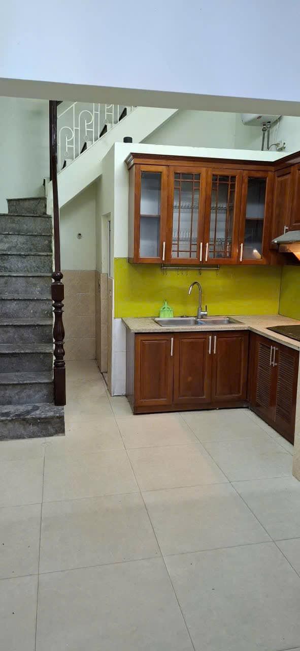 Cho thuê nhà ngõ 562 Thuỵ Khuê - Tây Hồ. Diện tích 27 m2 x 4 tầng, 2 phòng ngủ, đủ công năng