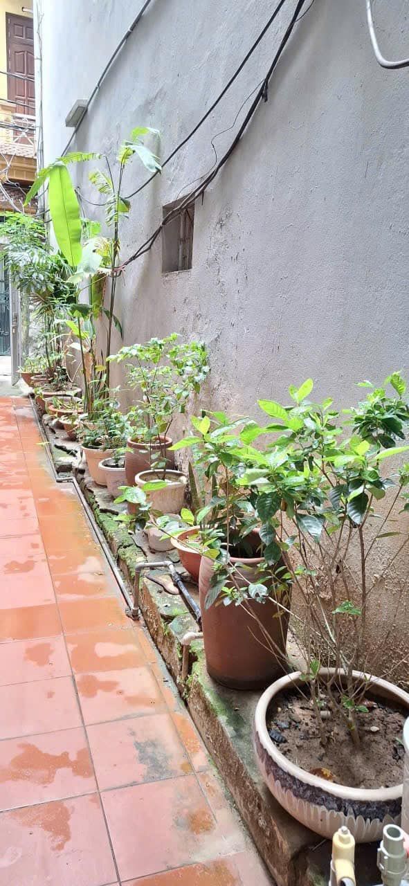 Cho thuê nhà ngõ 562 Thuỵ Khuê - Tây Hồ. Diện tích 27 m2 x 4 tầng, 2 phòng ngủ, đủ công năng
