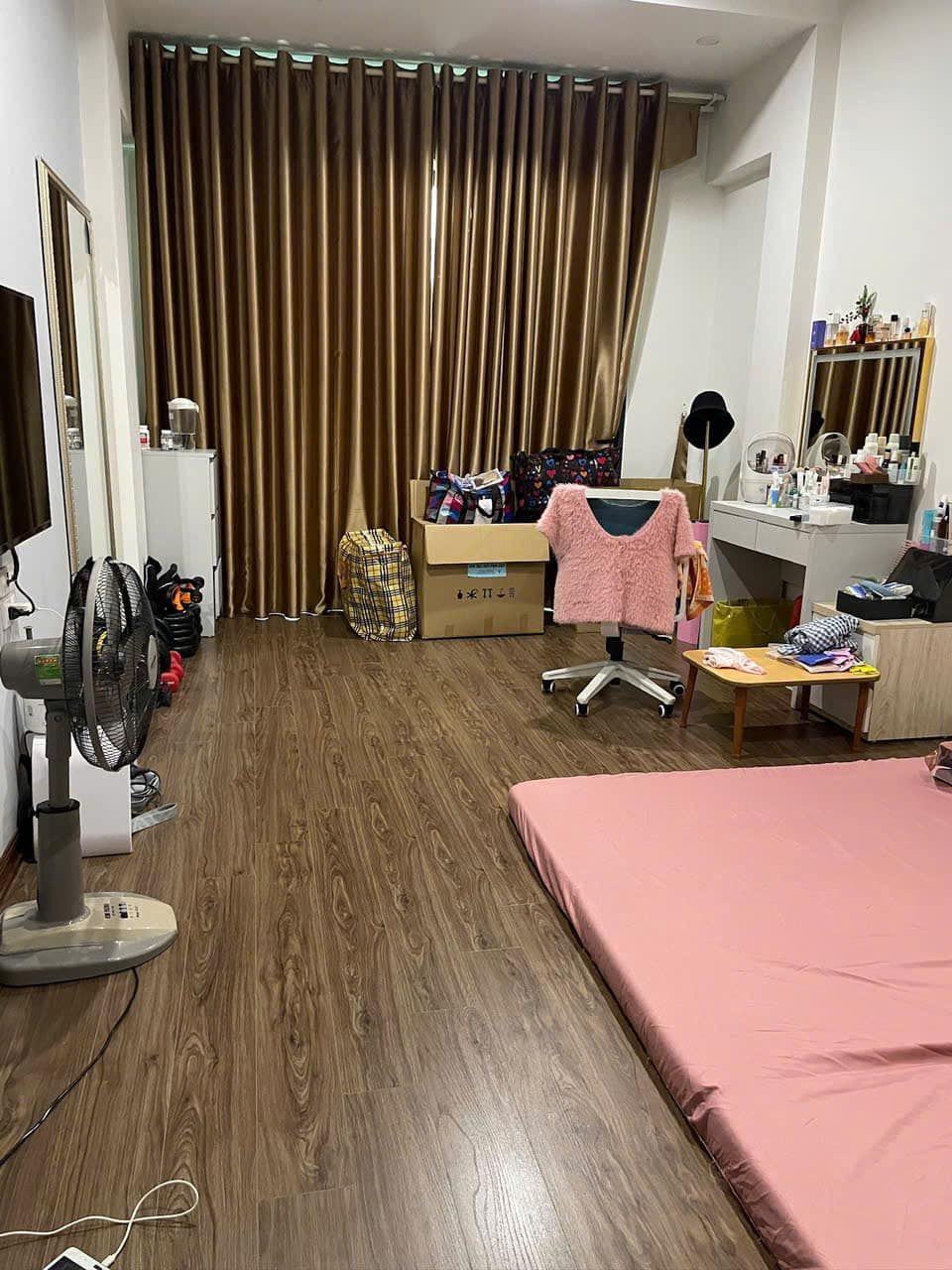 Cho thuê nhà nguyên căn mặt phố Trung Phụng - Đống Đa 56m2 , 4 tầng + 1 tum