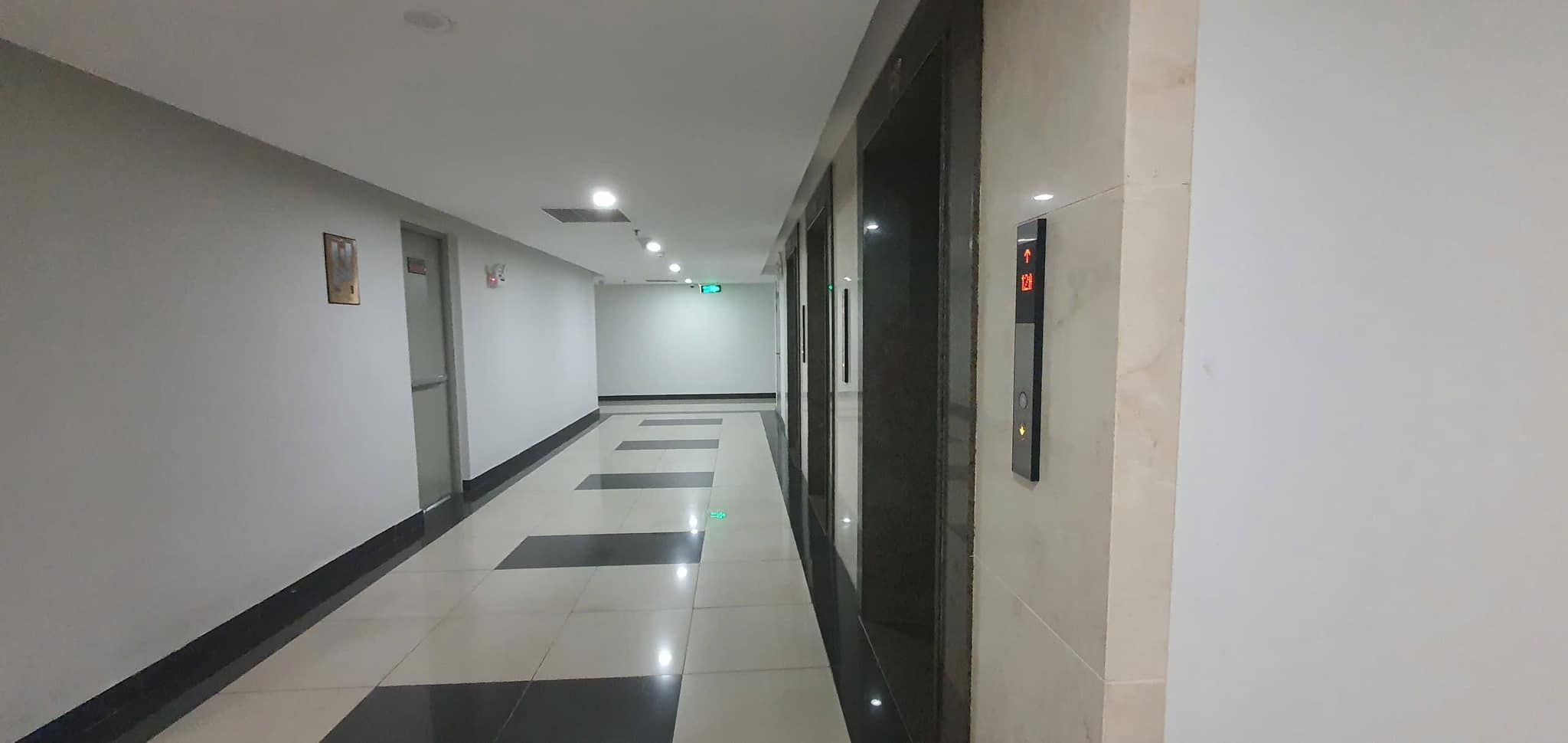 Cho thuê Chung cư : Tầng thấp , 43 lê văn lương, 130m2 , 3 ngủ , Giá chỉ 17 triệu