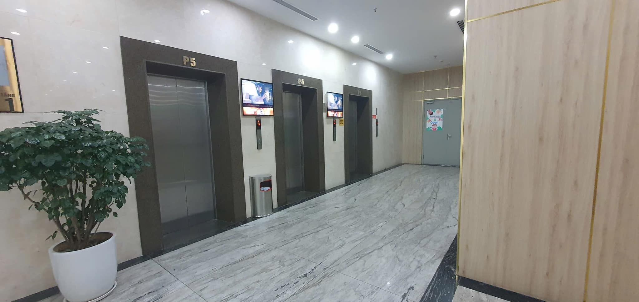 Cho thuê Chung cư : Tầng thấp , 43 lê văn lương, 130m2 , 3 ngủ , Giá chỉ 17 triệu