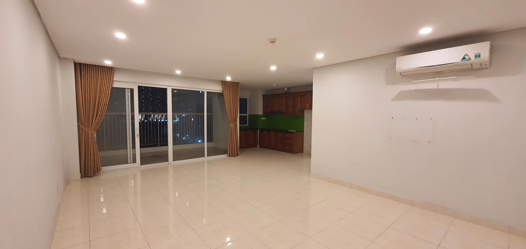 Cho thuê Chung cư : Tầng thấp , 43 lê văn lương, 130m2 , 3 ngủ , Giá chỉ 17 triệu
