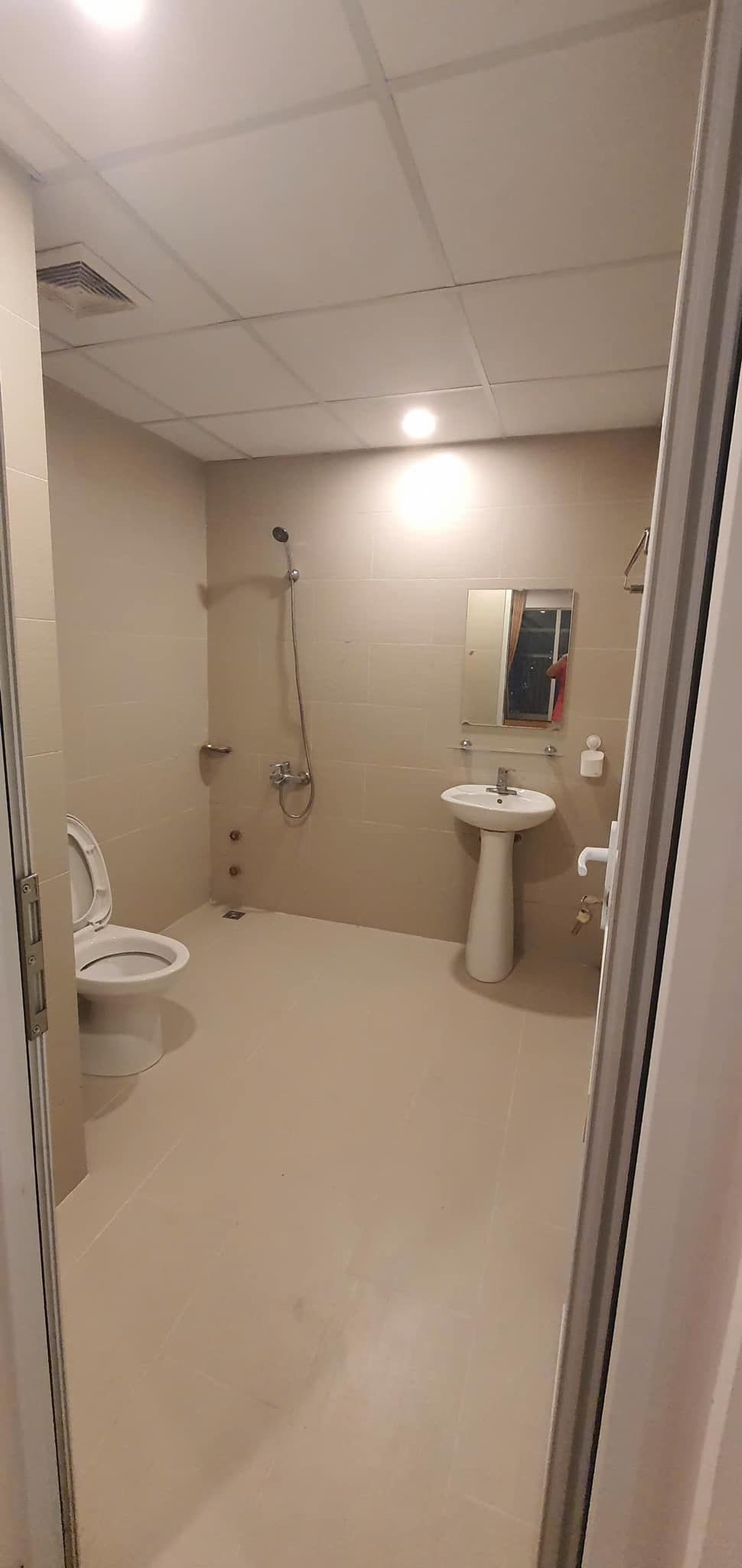Cho thuê Chung cư : Tầng thấp , 43 lê văn lương, 130m2 , 3 ngủ , Giá chỉ 17 triệu