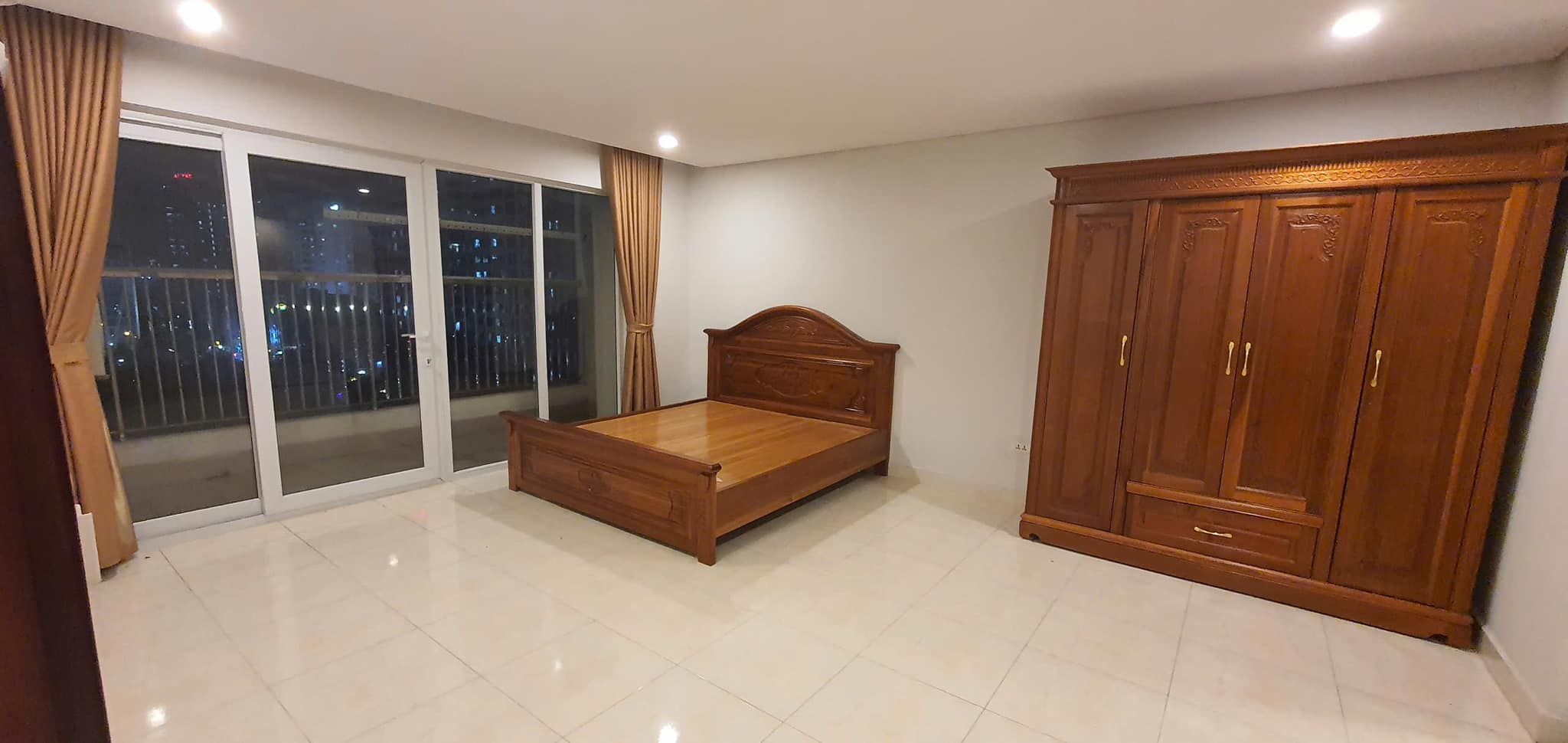 Cho thuê Chung cư : Tầng thấp , 43 lê văn lương, 130m2 , 3 ngủ , Giá chỉ 17 triệu