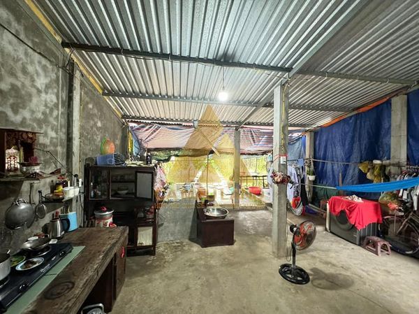 Nhà cấp 4 giá 1.35tỷ có 234m2 thổ cư rộng rãi thoáng mát cách ủy ban xã Lý Văn Lâm 800m