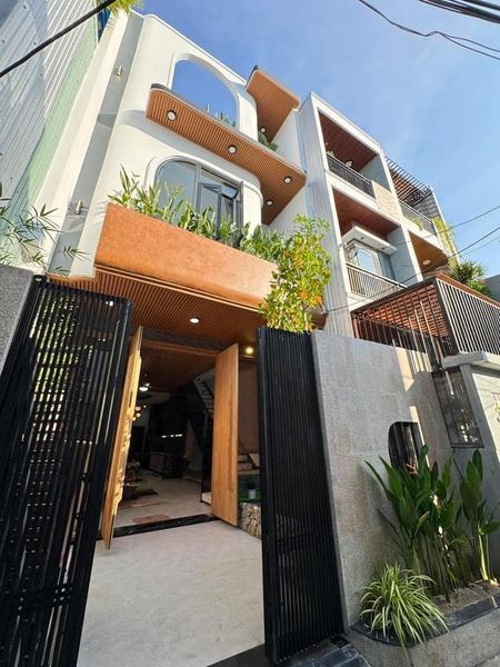 Nhà Ngay trung tâm Đà Nẵng với sân vườn,hồ bơi,hồ cá 100m2 trung tâm quận Thanh Khê gần CoopMart.