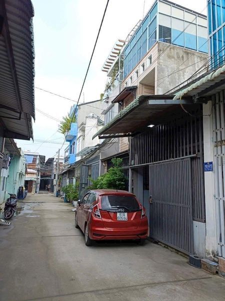 Bán nhà sổ riêng full thổ cư Giá chỉ 1 tỷ 850 chốt DT 45,5m 2 phòng ngủ Đường xe hơi gần TTYT Dĩ An