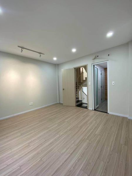 Nhà Hẻm 1/ Đường Nguyễn Thượng Hiền Phường 5 Bình Thạnh - Hẻm Ô Tô - DT 40m2 ngang 4m Giá 7.5 tỷ