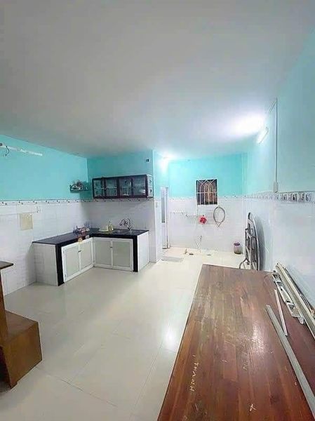Bán nhà sổ riêng full thổ cư Giá chỉ 1 tỷ 850 chốt DT 45,5m 2 phòng ngủ Đường xe hơi gần TTYT Dĩ An
