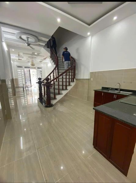 Cho thuê nhà 1 trệt 1 lầu mới leng keng gần cư xá Phúc Hải,p Tân Phong.