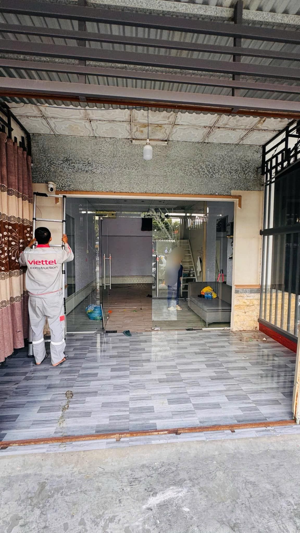 BÁN NHÀ NGAY CẦU TÔN ĐỨC THẮNG LONG XUYÊN THUẬN LỢI KINH DOANH MUA BÁN.