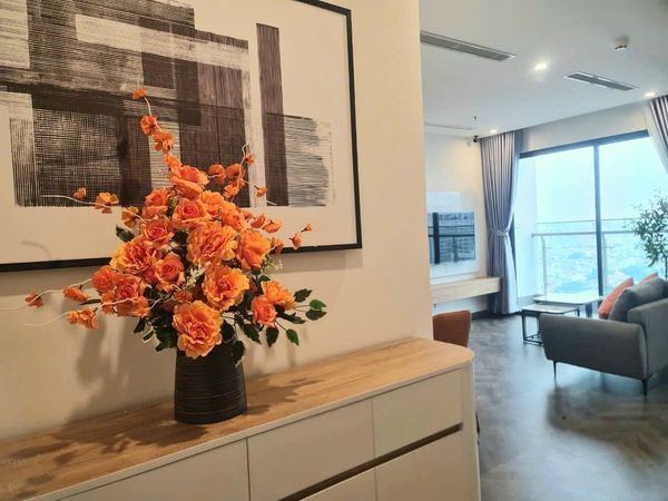 cho thuê căn GÓC siêu thoáng, view hồ, 2 ngủ, 2WC, đủ đồ, Vinhomes Skypark Giá rẻ nhất hệ mặt trời: