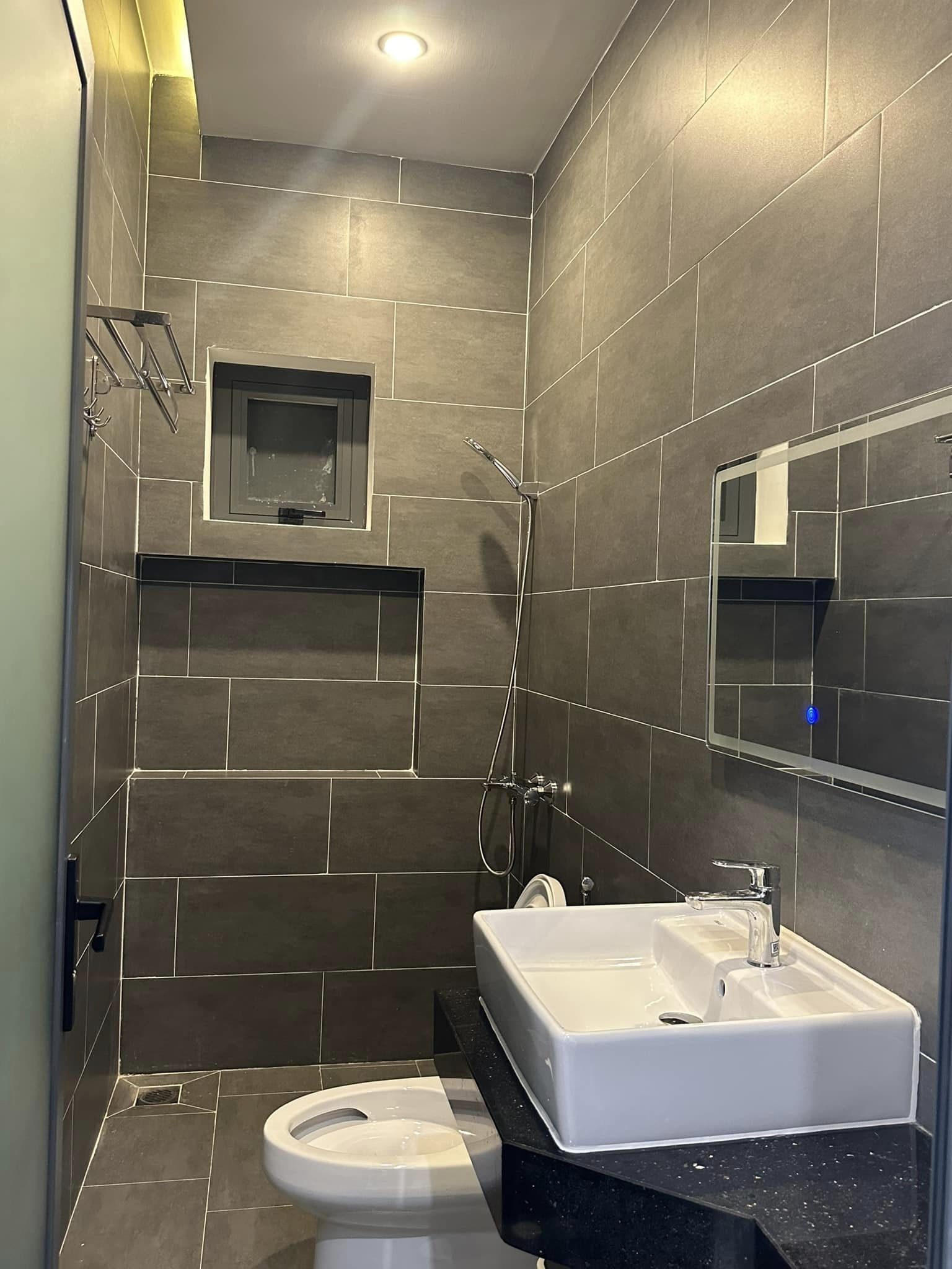 Cho thuê nhà nguyên căn 4 phòng ngủ full nội thất hẻm ô tô Hồ Xuân Hương phường 9 giá 15tr