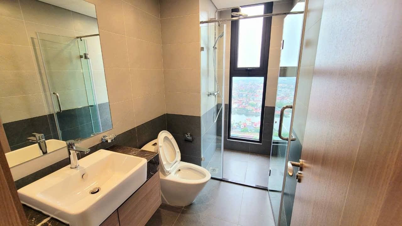 cho thuê căn GÓC siêu thoáng, view hồ, 2 ngủ, 2WC, đủ đồ, Vinhomes Skypark Giá rẻ nhất hệ mặt trời: