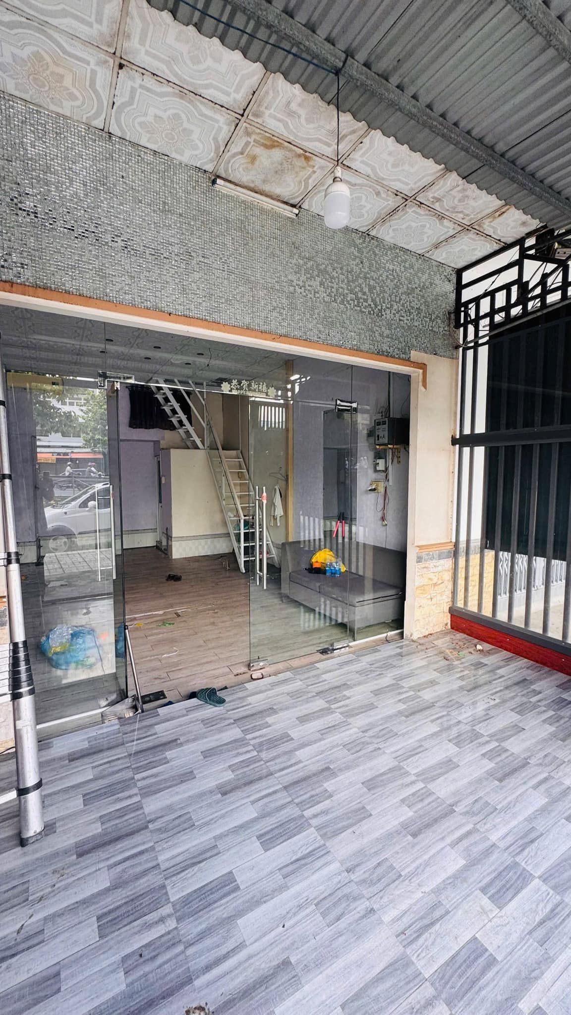 BÁN NHÀ NGAY CẦU TÔN ĐỨC THẮNG LONG XUYÊN THUẬN LỢI KINH DOANH MUA BÁN.