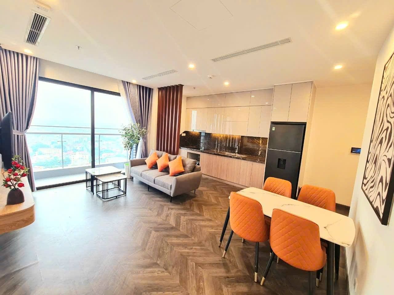 cho thuê căn GÓC siêu thoáng, view hồ, 2 ngủ, 2WC, đủ đồ, Vinhomes Skypark Giá rẻ nhất hệ mặt trời: