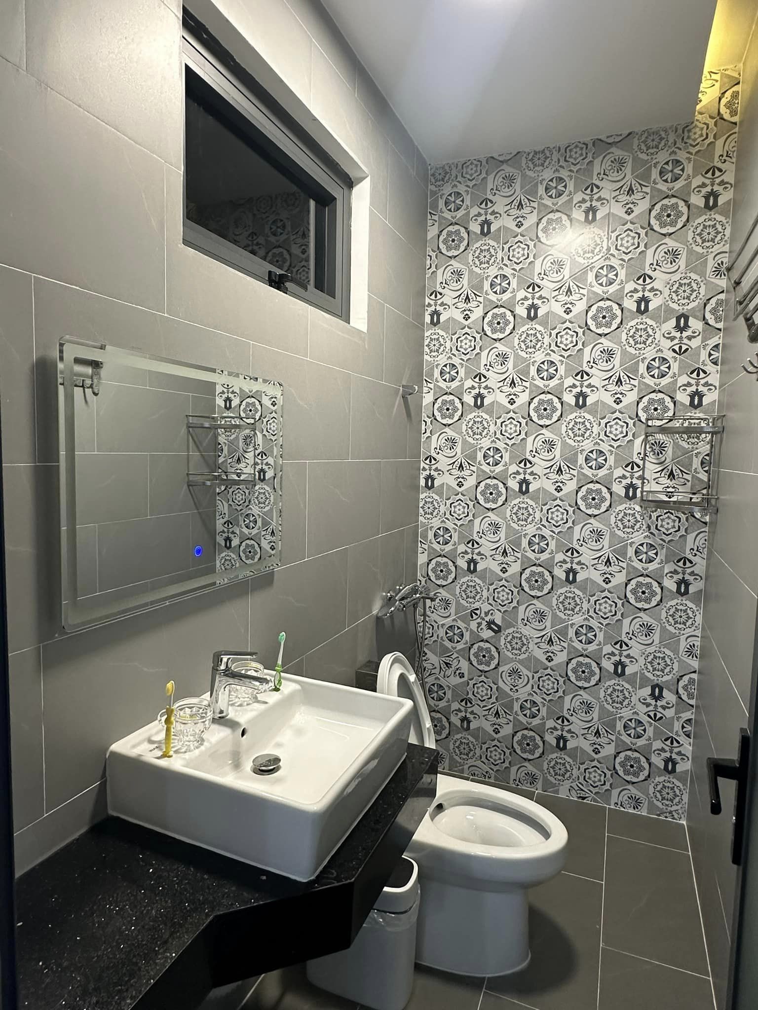 Cho thuê nhà nguyên căn 4 phòng ngủ full nội thất hẻm ô tô Hồ Xuân Hương phường 9 giá 15tr