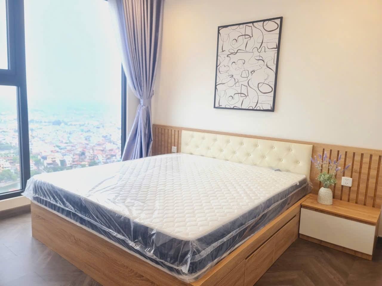 cho thuê căn GÓC siêu thoáng, view hồ, 2 ngủ, 2WC, đủ đồ, Vinhomes Skypark Giá rẻ nhất hệ mặt trời: