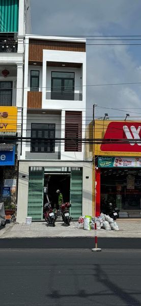 Cho thuê nhà nguyên căn mới - mặt tiền Trần Hưng Đạo giá 15 triệu/tháng