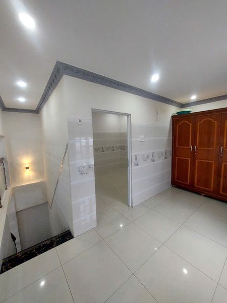 Cho thuê nhà nguyên căn mặt tiền đường Nguyễn Ngọc Nhựt Phường 5