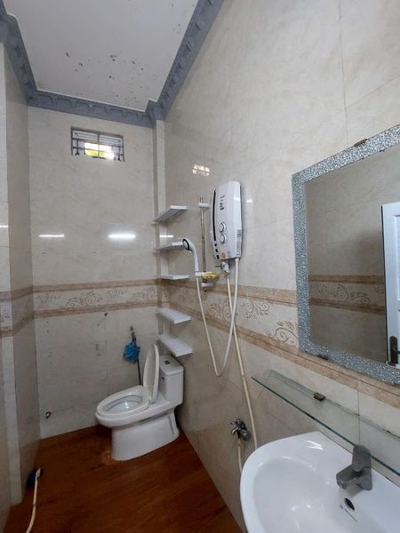 Cho thuê nhà nguyên căn mặt tiền đường Nguyễn Ngọc Nhựt Phường 5