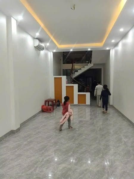 CHO THUÊ NHÀ CHÍNH CHỦ Đối diện xe điện Hoà cúc Yên Bái